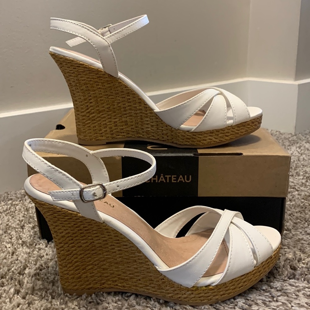 BNIB! Le Chateau white wedges size 8